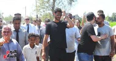 أبرز الشخصيات.. أحمد شوبير والنحاس ووليد سليمان يودعون والد محمد الشناوي في جنازته