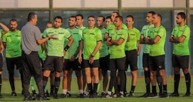 لجنة الحكام تستعرض الحالات التحكيمية خلال منافسات الجولة الرابعة من الدوري 2025