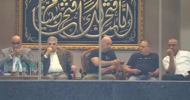 لحظة مميزة في الدوري.. حسام حسن وطارق سليمان يستمتعان بـ"مزاج الشاي" من المدرجات 2025