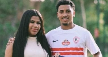 لقطة خاصة للبرازيلي خوان ألفينا مع زوجته عقب تألقه مع الزمالك أمام المقاولون في 2025