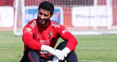 محمد الشناوي يغلبه الحزن خلال مران الأهلي.. صور