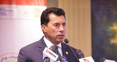 وزير الرياضة يؤكد منح الأندية فرصة لتوفيق أوضاعها.. ومجلس الزمالك مطالب بتوضيح أسباب سحب أرض أكتوبر