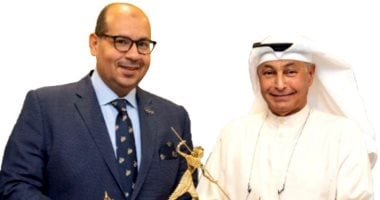 ياسر إدريس.. فخر العرب مع تتويج حسين المسلم ضمن عظماء ألعاب الماء 2025