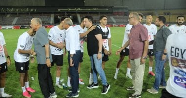أبو ريدة يعبر عن ثقته في لاعبي المنتخب والجهاز الفني.. سعادتنا بين يديكم