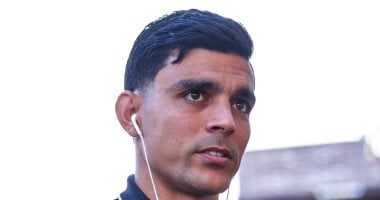 إصابة أشرف بن شرقى في الفخد وتدخل طبيب الأهلي السريع.. فيديو توثيقي