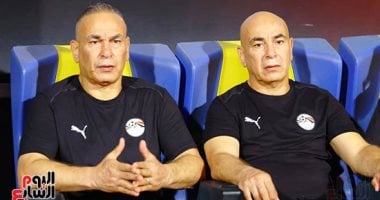 التوأم يتحدث مع أسامه نبيه.. تعزيز حماس منتخب الشباب استعداداً لكأس العالم 2025