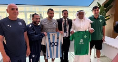 تحية وقميص مميز.. تبادل تهاني بين بيراميدز والأهلي السعودي قبل اللقاء القاري