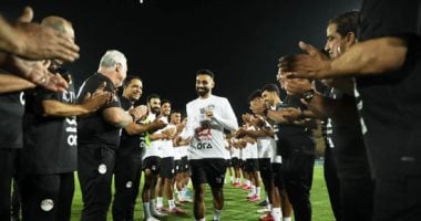 تكريم محمد صلاح داخل منتخب مصر كأفضل لاعب في إنجلترا .. فيديو وصور