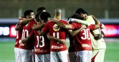 جلسة مصارحة بين لاعبي الأهلي بانفراد عن الجهاز الفني قبل قمة 2025