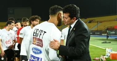 وزير الرياضة يتابع تدريبات المنتخب الوطني استعدادا لمواجهة إثيوبيا في تصفيات المونديال 2025