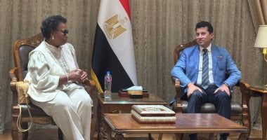 وزير الشباب والرياضة يناقش تعزيز التعاون مع شقيقة أمير الكويت في مجال الرياضة النسائية